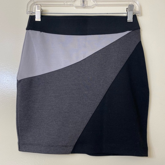 Forever 21 Dresses & Skirts - FOREVER 21 black and gray mini skirt